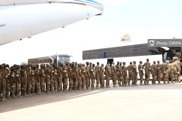 🪖Au Mali, les 82 militaires libérés sont arrivés à Bamako - armée 🪖Au Mali, les 82 militaires libérés sont arrivés à Bamako - armée - Sputnik Afrique