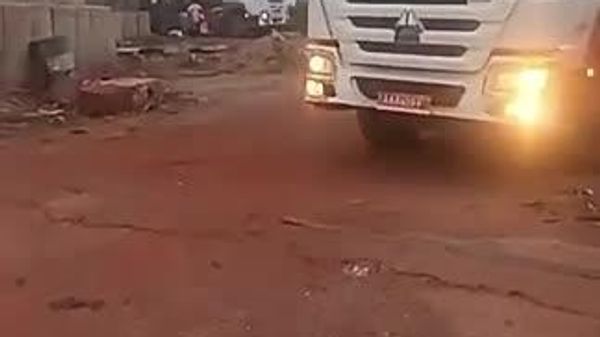 Plus de 800 camions-citernes d’hydrocarbures arrivent à Bamako - Sputnik Afrique