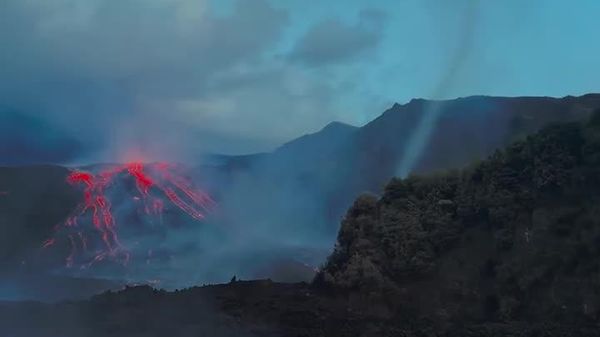 Italy's Etna Volcano is Roaring Again & Dust Devils Are Sight to Behold - Sputnik Africa