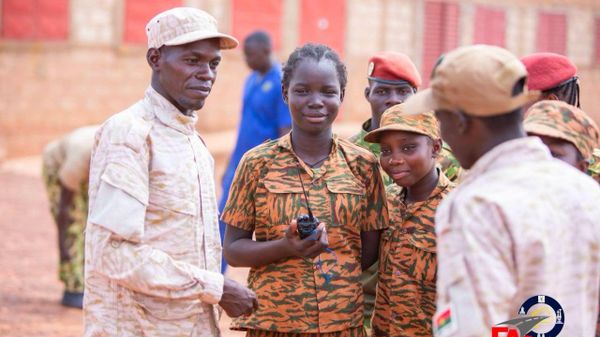 Camp de vacances Faso Mêbo: les jeunes burkinabè au cœur des forces de défense - Sputnik Afrique