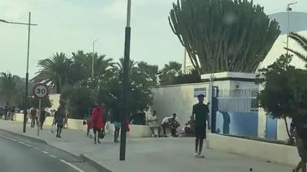Tandis que l'Espagne ouvre ses portes aux migrants, le Maroc ne parvient pas à arrêter l'immigration illégale - ministre de la Justice - Sputnik Afrique