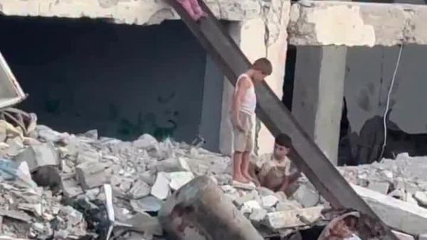 Childhood Remains Childhood: Amid Ruins of Gaza, Children Enjoy Improvised Slide - Sputnik Africa