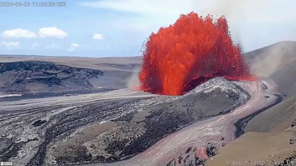 La lave jaillit du volcan Kilauea à Hawaï - Sputnik Afrique