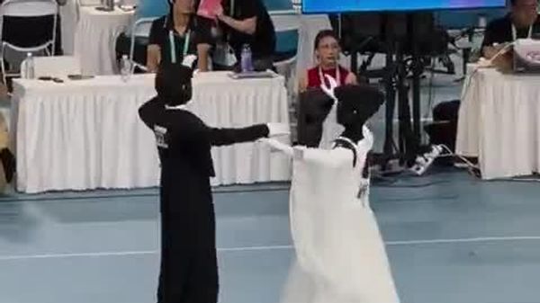 Un tournoi de danse de robots humanoïdes a enflammé la piste aux Jeux mondiaux de Pékin - Sputnik Afrique