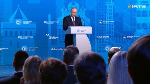 Vladimir Poutine participe au forum “Idées fortes pour une nouvelle ère“ à Nijni Novgorod - Sputnik Afrique