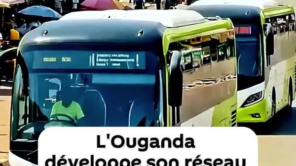 L'Ouganda accélère le déploiement de ses bus électriques nationaux - Sputnik Afrique