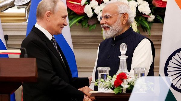 Putin and Modi begin talks on sidelines of SCO summit in Bishkek - Sputnik Africa