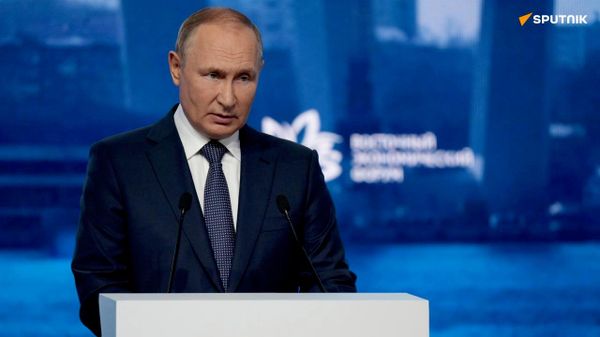 À ne pas manquer: Vladimir Poutine prend part à la session plénière du Forum économique oriental - Sputnik Afrique