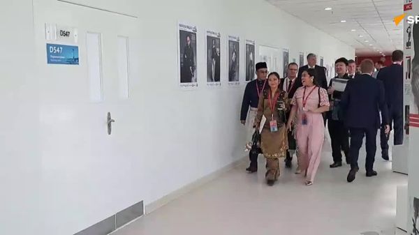 Il reste 15 minutes avant le début prévu de la session plénière du Forum économique oriental, où Vladimir Poutine prend part - Sputnik Afrique