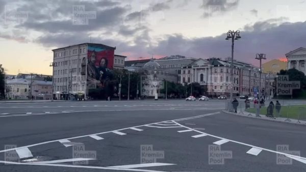 Le convoi des négociateurs US Witkoff et Kushner est arrivé au Kremlin, rapporte un correspondant de Sputnik - Sputnik Afrique