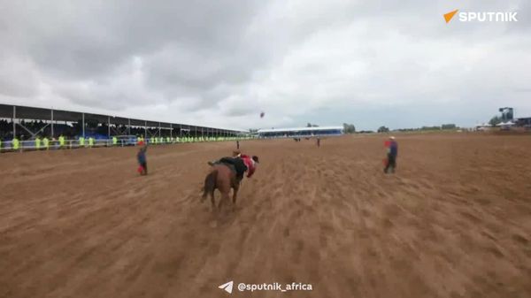 Gravity-Defying Horsemanship Steals Show at International Nomad Games - Sputnik Africa