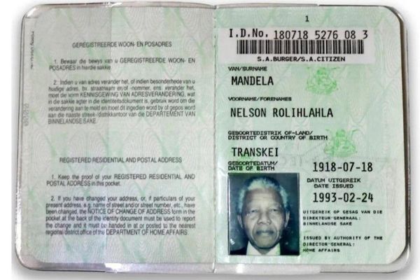 La Cour constitutionnelle sud-africaine doit statuer sur le sort des objets ayant appartenu à Nelson Mandela: médias - Sputnik Afrique
