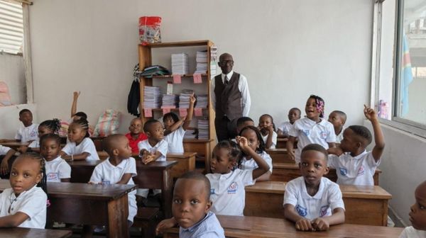 Éducation en RDC: sortir des programmes antiques, intégrer le numérique et protéger les élèves - Sputnik Afrique