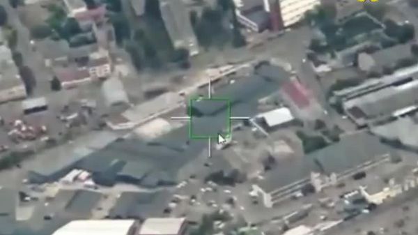 En plein dans le mille: des drones Gueran ciblent un stock d'équipements militaires à Kiev - Sputnik Afrique