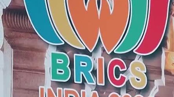 L'ascension des BRICS est liée aux nombreuses erreurs de l'Occident, selon un expert - Sputnik Afrique