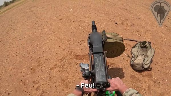 ▶ Les militaires de l'Africa Corps russe s'entraînent à tirer avec un lance-grenades automatique sur un polygone au Mali - Sputnik Afrique