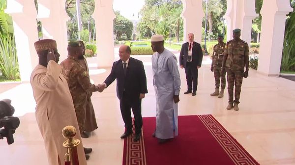 La visite d'Assimi Goïta en Algérie est en préparation active, selon le Premier ministre algérien - Sputnik Afrique