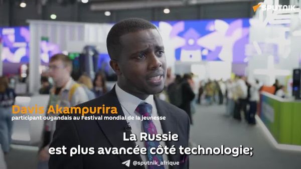 Nous devrions nous considérer en partenaires: appel de l'Ougandais surnommé fils d'Afrique de Poutine au Festival mondial de la jeunesse - Sputnik Afrique