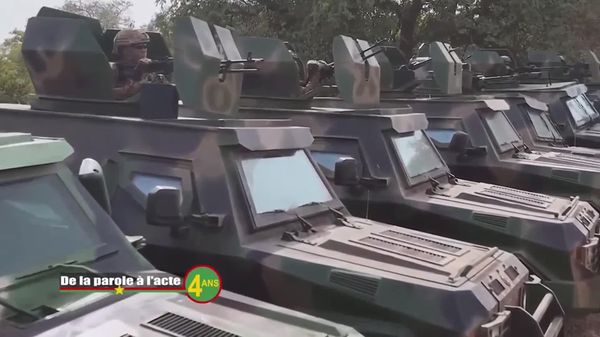 Made in Burkina: le Faso intègre dans son armée des véhicules blindés adaptés localement - Sputnik Afrique