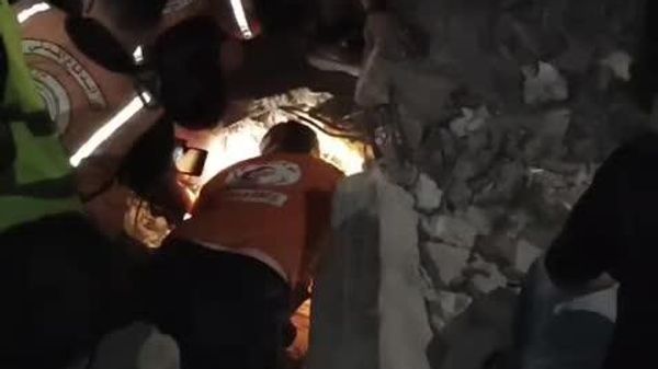 At Least 100 People Are Buried Under Rubble of Collapsed Building in Gaza: Local Civil Defense - Sputnik Africa