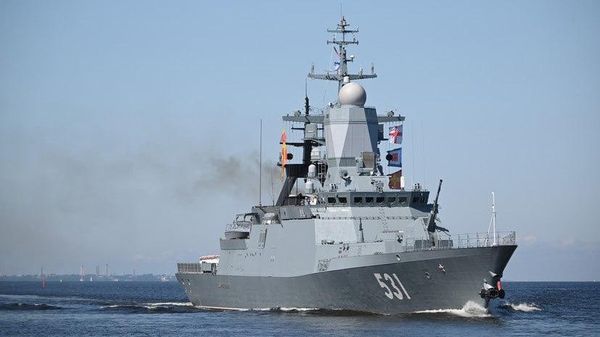 Le commandant d'un navire de combat russe décoré pour avoir déjoué une provocation d'un hélicoptère danois - Sputnik Afrique