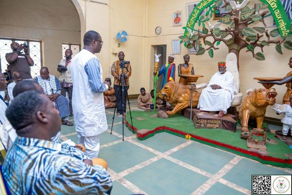 La Nuit de la Révolution au Burkina approche: le comité d'organisation rencontre le chef traditionnel, le Mogho Naaba La Nuit de la Révolution au Burkina approche: le comité d'organisation rencontre le chef traditionnel, le Mogho Naaba - Sputnik Afrique
