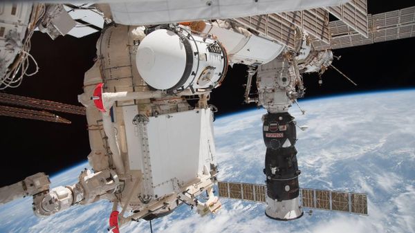 Une catastrophe : Kiev préoccupée par de nouveaux satellites russes - Sputnik Afrique