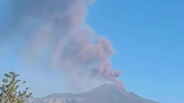 Italy's Etna Volcano Awakens Again: Ash Cloud Reaches 4 km - Sputnik Africa