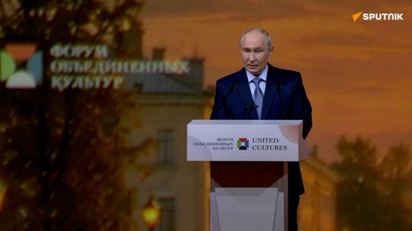 Putin calls culture a bridge where politics fails - Sputnik Africa
