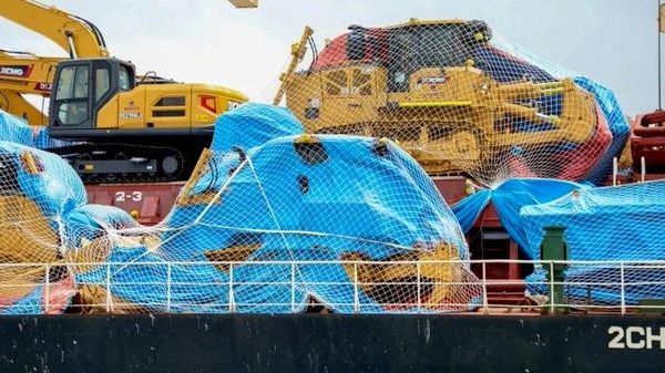 Le premier cargo achemine des machines lourdes pour la plus grande raffinerie d’Afrique de l’Est au Kenya - Sputnik Afrique