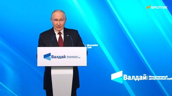 Sur la voie de la multipolarité, le monde fait face à de nombreux risques, et les réduire constitue la tâche principale - Vladimir Poutine - Sputnik Afrique