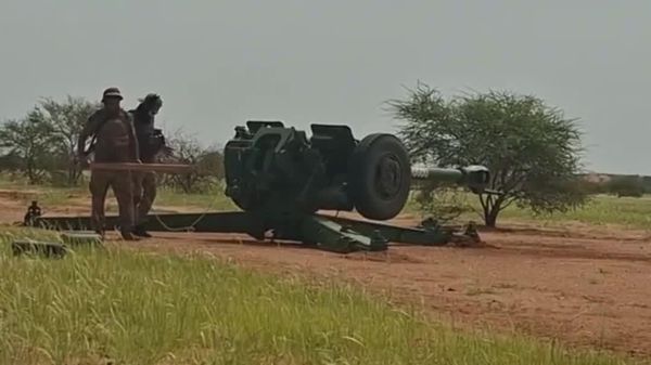 Tir!: observez comment s'entraînent des équipes d'artillerie de l'Africa Corps russe au Mali - Sputnik Afrique