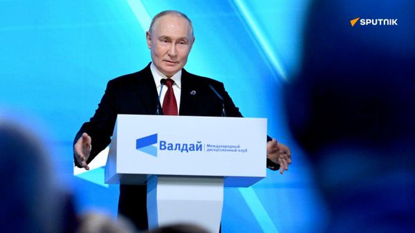 Discours de Poutine au club Valdaï: le Président russe s'impose comme un leader mondial, en contraste avec les dirigeants occidentaux - un analyste argentin - Sputnik Afrique