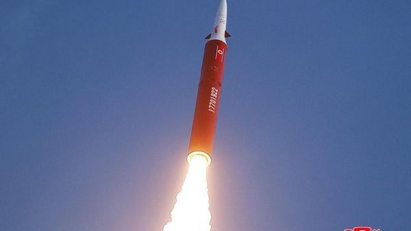 Kim Jong-un oversees hypersonic missile drill - Sputnik Africa