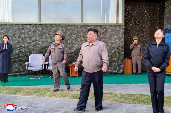 Kim Jong-un oversees hypersonic missile drill Kim Jong-un oversees hypersonic missile drill - Sputnik Africa