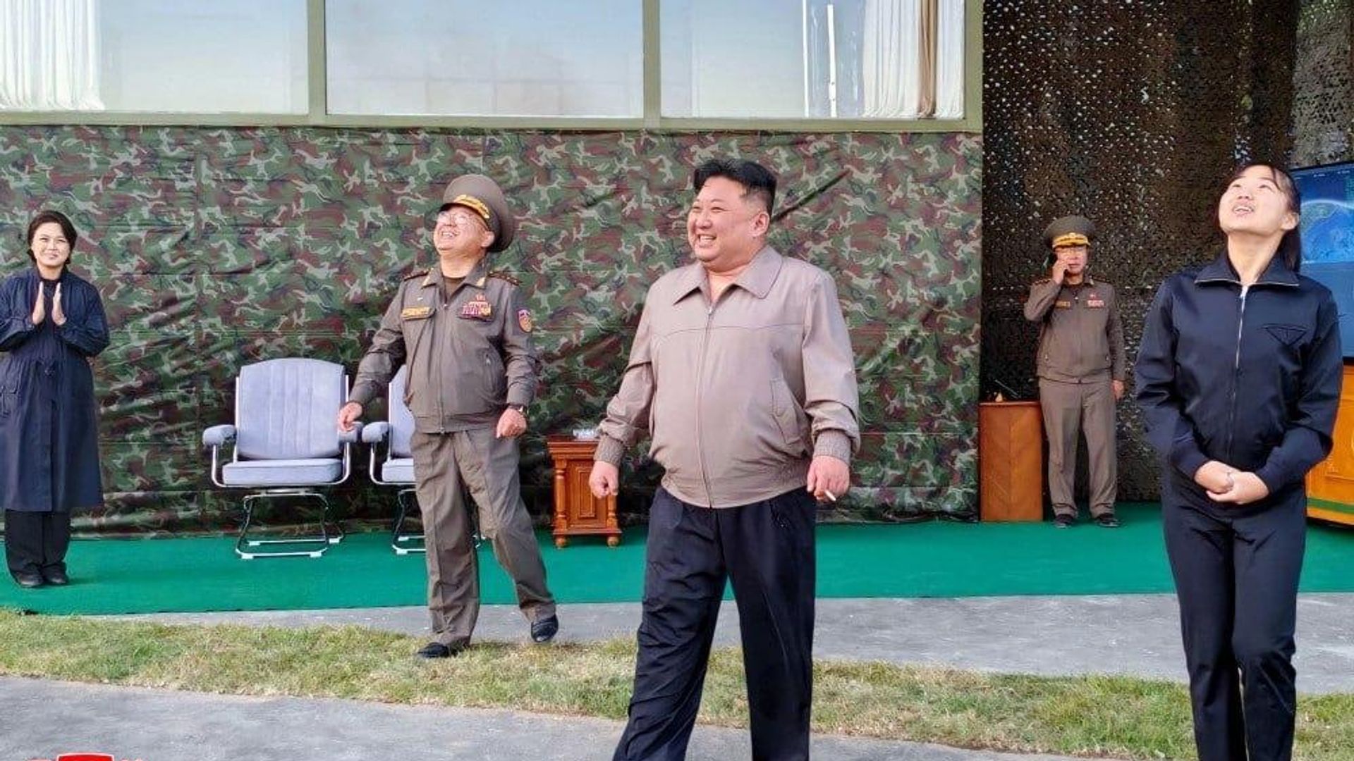 Kim Jong-un supervise avec succès le tir d'un nouveau missile hypersonique Kim Jong-un supervise avec succès le tir d'un nouveau missile hypersonique - Sputnik Afrique, 1920, 04.10.2026