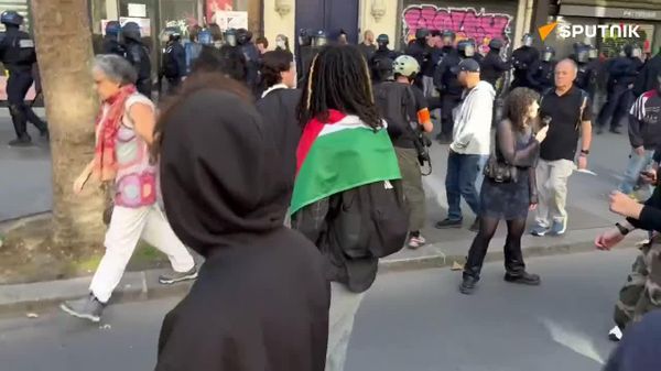 Clashes Between Protesters and Police Break Out in Paris - Sputnik Africa