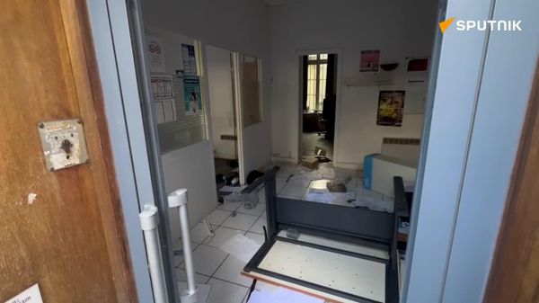 Blocking of High Schools in France: 'It's the Symptom of a Country Incapable of Looking Itself in the Face,' Says French Politician - Sputnik Africa