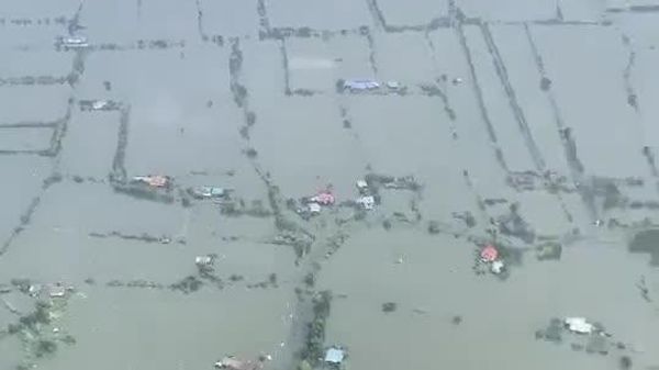 Helicopter Footage Shows Whole Bang Kla District Underwater as Thailand Floods Affect Over 3 Million - Sputnik Africa