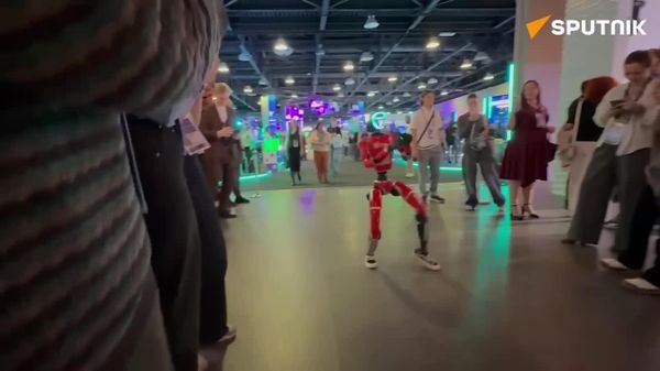 Humanoid Robot and Robo-Dog Take Spotlight at Digital Solutions IT Forum in Moscow - Sputnik Africa