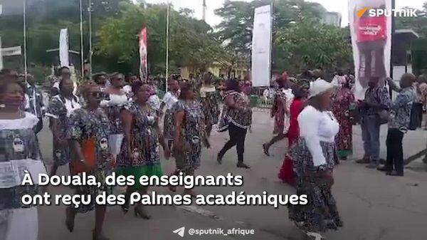 Au Cameron, des enseignants médaillés partagent leur joie et leur credo de travail - Sputnik Afrique