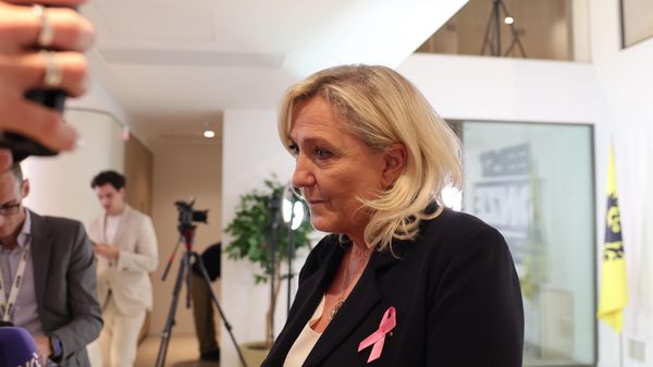La France est au bord du défaut, elle n'a plus les moyens d’aider financièrement l’Ukraine - Marine Le Pen - Sputnik Afrique