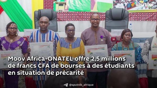 Au Burkina, un opérateur de réseau mobile offre 2,5 millions de francs CFA de bourses à des étudiants en situation de précarité - Sputnik Afrique