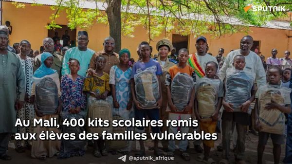Au Mali, 400 kits scolaires remis aux élèves des familles vulnérables - la présidence - Sputnik Afrique