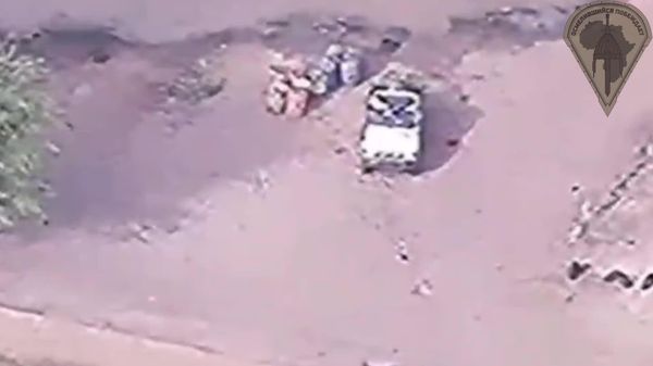 Des drones FPV de l'Africa Corps russe détruisent un pick-up de la coalition terroriste FLA/JNIM* - Sputnik Afrique