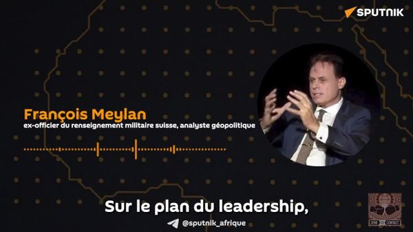 Manifestations en France: Macron règne seul et en maître depuis 10 ans, rappelle un politologue français - Sputnik Afrique