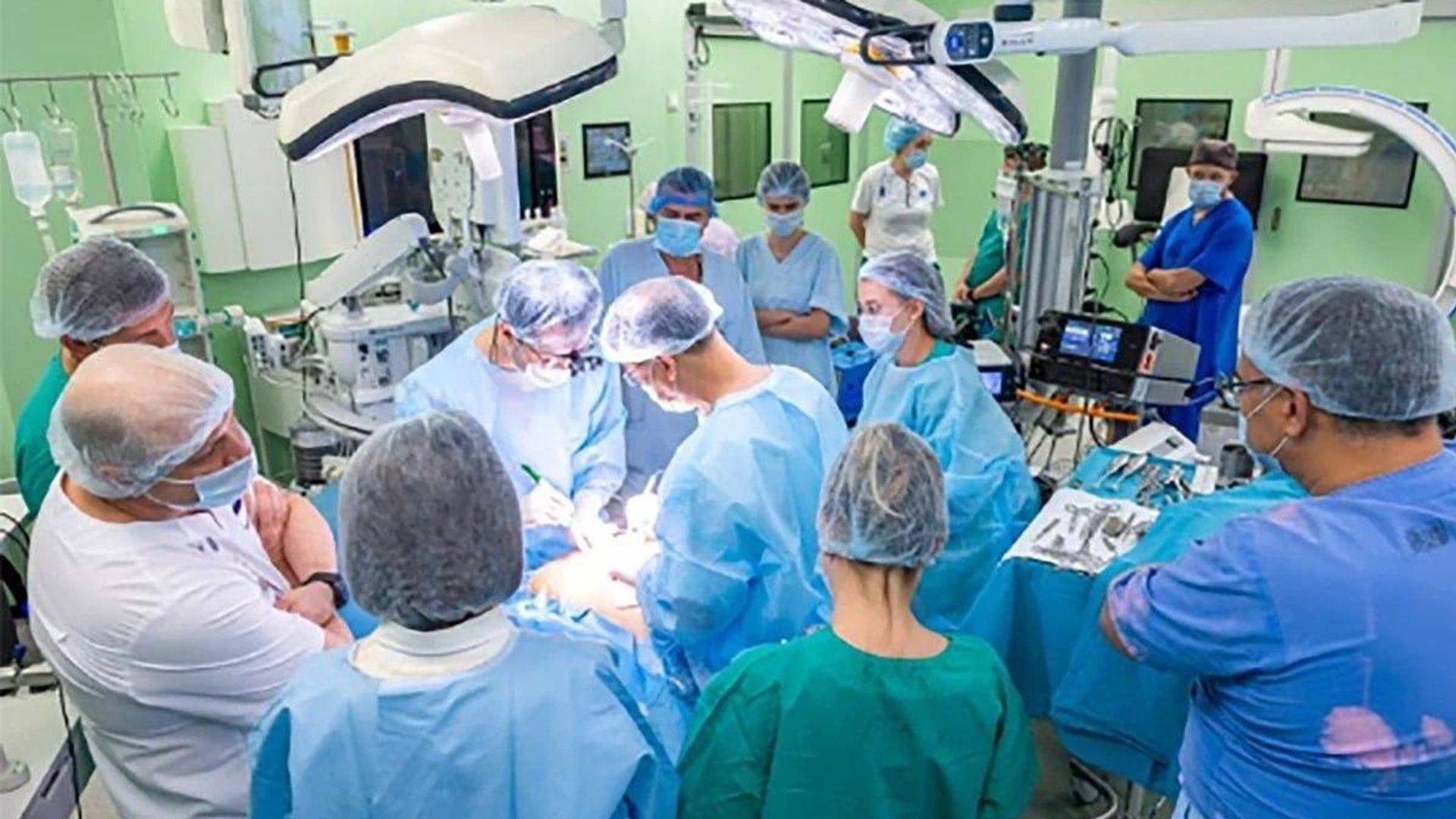 Une équipe médicale sino-russe aurait réalisé la toute première transplantation de moelle spinale Une équipe médicale sino-russe aurait réalisé la toute première transplantation de moelle spinale - Sputnik Afrique, 1920, 24.10.2026