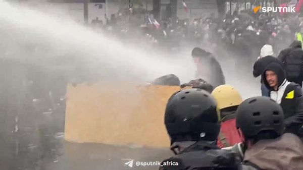 Tensions Erupt Amid Massive Popular Demonstration in Paris: Correspondent - Sputnik Africa