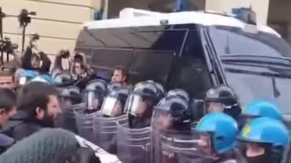 Italie: des affrontement opposent la police aux manifestants - Sputnik Afrique