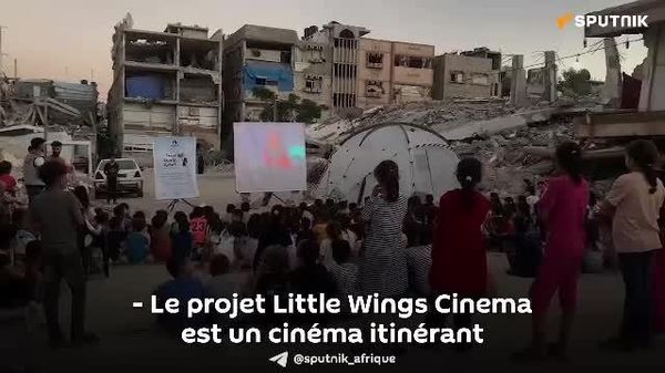 Au milieu des scènes de dévastation et des épreuves liées au déplacement, l’initiative Little Wings Cinema s’efforce d'atténuer l’impact de la guerre sur la jeune génération de Gaza - Sputnik Afrique